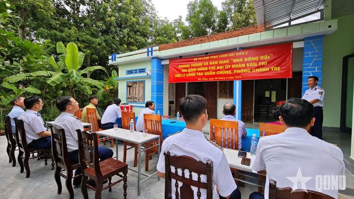  Toàn cảnh lễ bàn giao “Nhà đồng đội” tặng gia đình Đại úy Đoàn Văn Tri. 