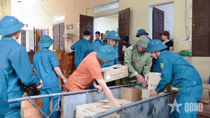 Tổ chức giúp dân vận chuyển tài sản đến vị trí an toàn.