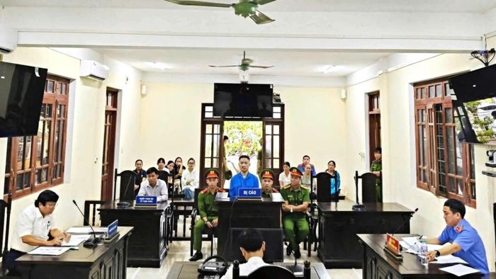 Bị cao Lữ tại phiên tòa.