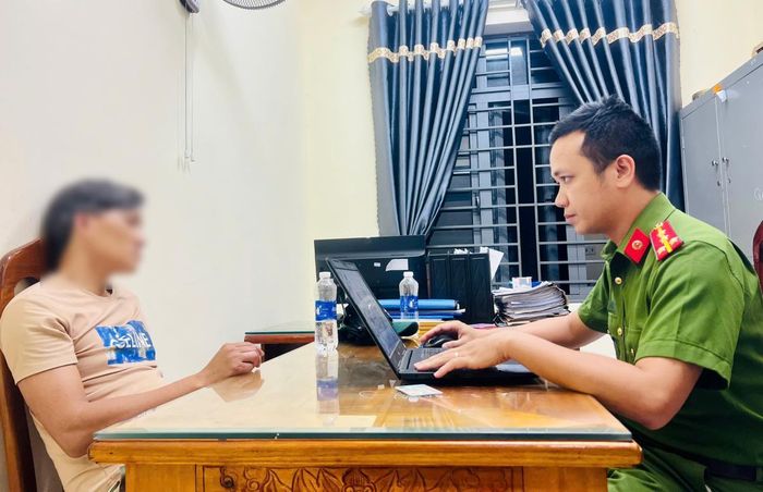 Tại trụ sở Công an xã, quá trình triển khai công việc được tiến hành khẩn trương.