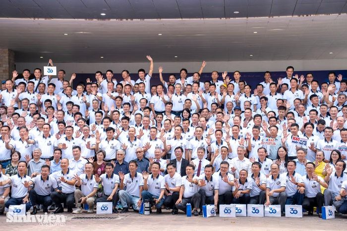 Khép lại ngày hội ngộ đầy cảm xúc, chương trình kỷ niệm 30 năm ngày nhập trường của tập thể khóa 41 không chỉ là một điểm chạm của ký ức thanh xuân mà còn khẳng định tinh thần gắn bó, nghĩa tình sâu đậm của những "người xây dựng". Những công trình tri ân thiết thực cùng Quỹ tiếp sức sinh viên khẩn cấp sẽ tiếp tục phát huy giá trị, trở thành nhịp cầu vững chắc nâng bước các thế hệ sinh viên tiếp theo.