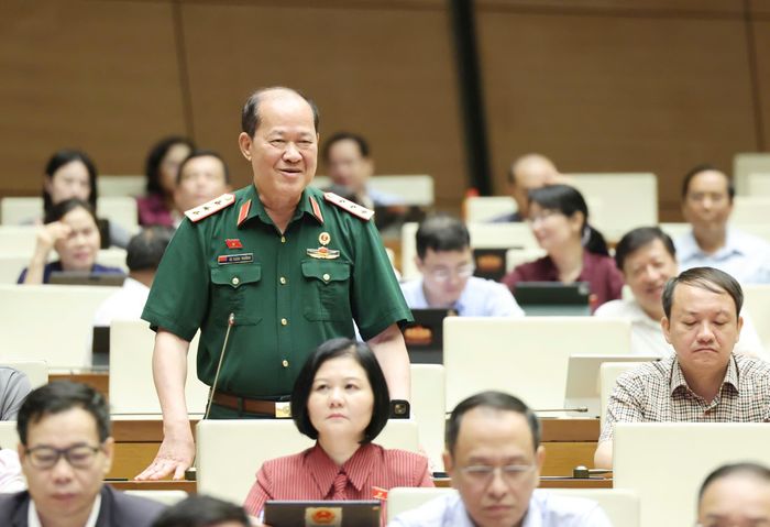 ĐB Bế Xuân Trường (Cao Bằng) phát biểu tại hội trường về dự án Luật Phòng, chống phổ biến vũ khí hủy diệt hàng loạt. Ảnh: QUANG PHÚC