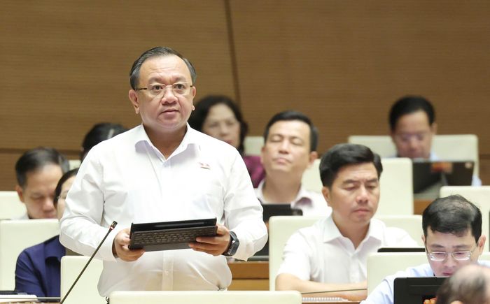 ĐB Nguyễn Thành Trung (TPHCM) phát biểu tại hội trường. Ảnh: QUANG PHÚC