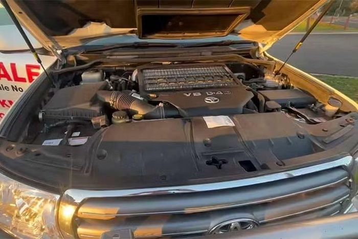 Điểm đáng chú ý nhất nằm ở hệ truyền động. Sau gần 1 triệu km, chiếc Land Cruiser vẫn sử dụng động cơ và hộp số được lắp đặt từ nhà máy.