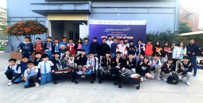 5 đội tuyển VEX Robotics của LSTS đã xuất sắc khẳng định năng lực ở vòng chung kết Giải Vô địch Quốc gia Việt Nam VEX Robotics 2026.