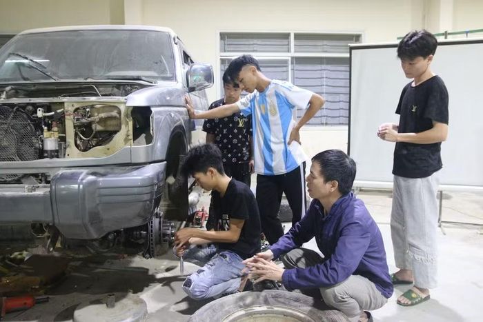 Nhiều thanh niên ở vùng cao Lai Châu chuyển hướng sang học nghề.