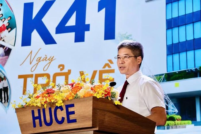 PGS.TS Hoàng Tùng – Hiệu trưởng Trường Đại học Xây dựng Hà Nội phát biểu tại chương trình.