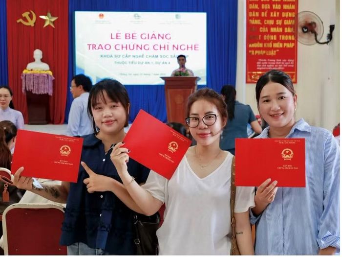 Học viên sau khi hoàn thành khóa học sẽ được hỗ trợ kết nối cơ hội việc làm tại các cơ sở làm đẹp.