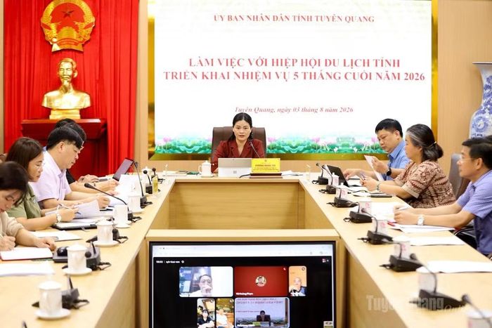 Bà Vương Ngọc Hà làm việc với Hiệp hội Du lịch tỉnh ngày 3/8. Ảnh báo Tuyên Quang.