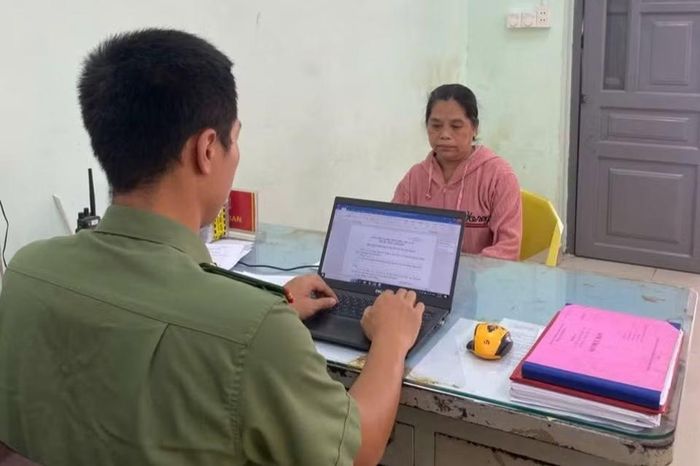 Hình ảnh bảo mẫu tại cơ quan công an.