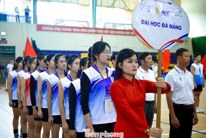 Giải đấu quy tụ 5 đội nam và 5 đội nữ đến từ các trường đại học trong khu vực miền Trung.