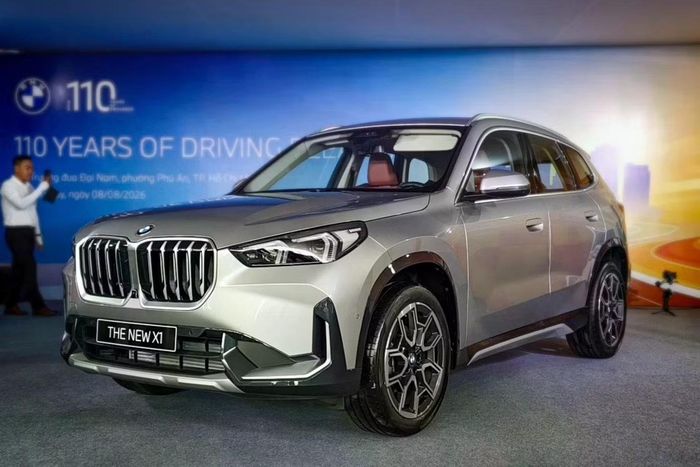 Thaco Auto vừa chính thức giới thiệu BMW X1 hoàn toàn mới tại thị trường Việt Nam. Mẫu SAV hạng sang cỡ nhỏ có giá niêm yết 1,689 tỷ đồng.