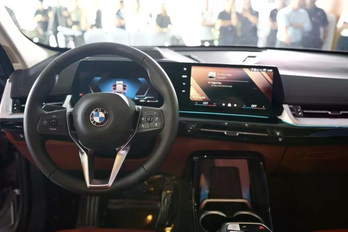 BMW cho biết khoang lái X1 được phát triển theo triết lý tối giản, lấy người lái làm trung tâm.
