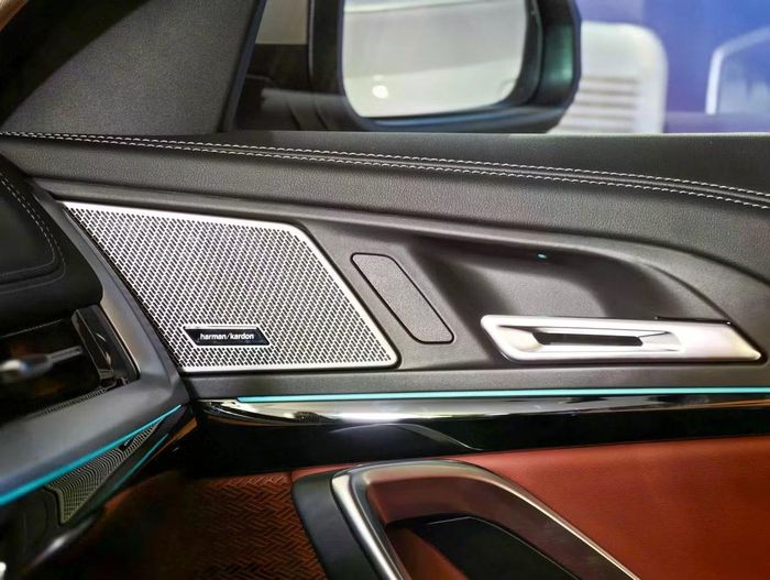 BMW X1 được trang bị hệ thống âm thanh 12 loa Harman Kardon.