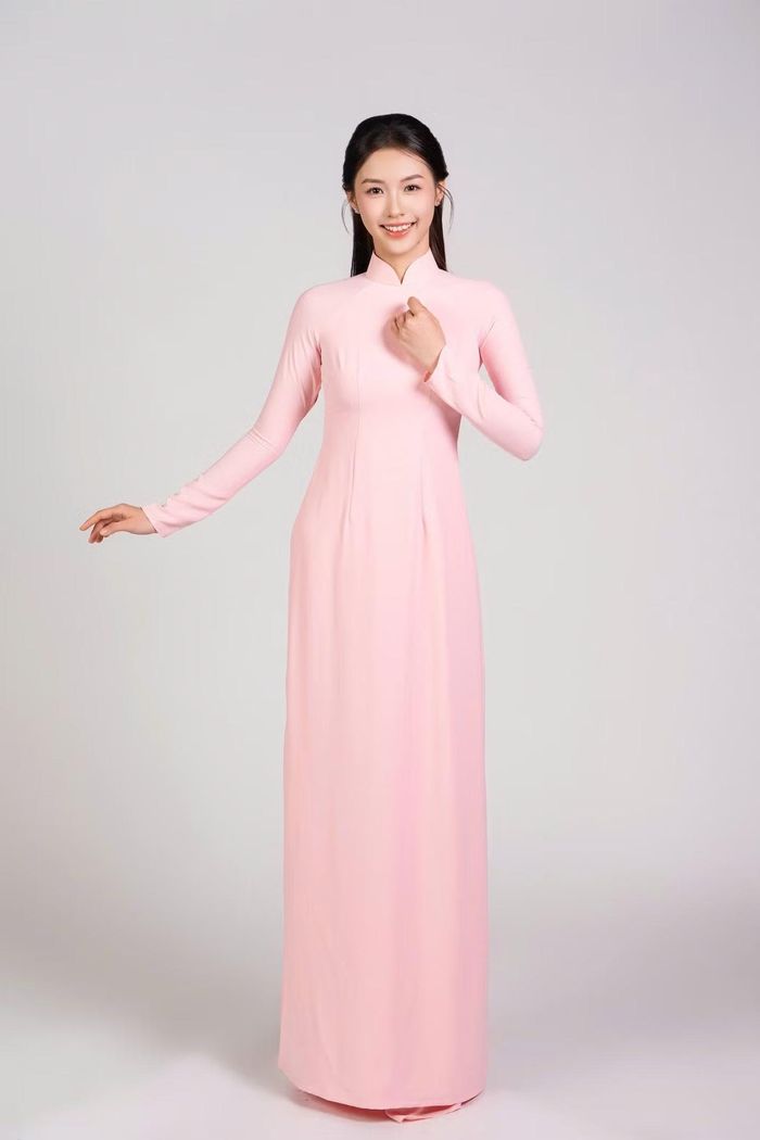 Nguyễn Thái Anh Thư (SBD 66), sinh năm 2006, đến từ Đồng Tháp. Cô là sinh viên khoa Sư phạm tiếng Anh và giữ danh hiệu Hoa khôi Đại học Đồng Tháp. Tại sơ khảo khu vực phía Nam, Anh Thư nói cô dậy từ 3h sáng để chuẩn bị cho vòng sơ khảo. Cô gái 20 tuổi cho biết dành nhiều thời gian rèn luyện thể hình, kỹ năng trình diễn và ứng xử, với mong muốn lan tỏa hình ảnh người phụ nữ Việt Nam tri thức, tự tin và bản lĩnh.
