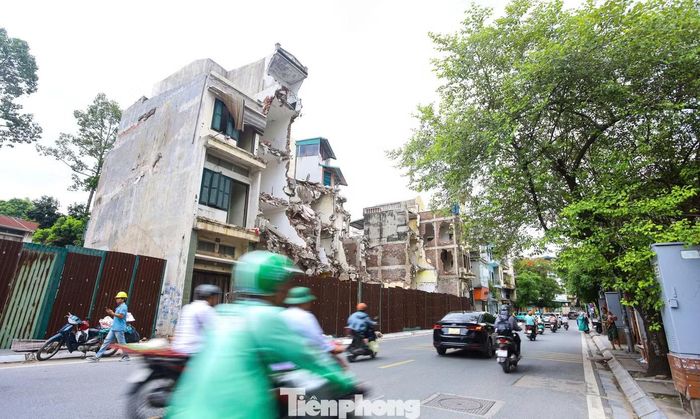Tổng số hộ gia đình, cá nhân, tổ chức có đất nằm trong dự án là 47 trường hợp (37 hộ gia đình, cá nhân, 7 tổ chức, 3 hộ dân nhà tập thể P16A).