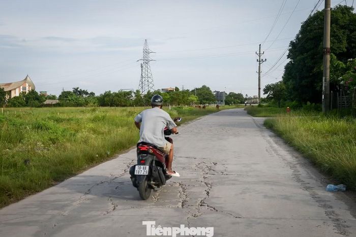  Ngày 5/8, trao đổi với Tiền Phong, đại diện BQL Khu kinh tế và các KCN tỉnh Ninh Bình cho biết từ nhiều năm trước, địa phương đã nhiều lần báo cáo Chính phủ và các bộ, ngành để tìm hướng tháo gỡ đối với Dự án KCN Mỹ Trung. Tuy nhiên, dự án gặp nhiều vướng mắc về tài chính nên đến nay vẫn chưa giải quyết được. 