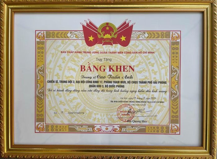 Ban Chấp hành Trung ương Đoàn TNCS Hồ Chí Minh truy tặng Bằng khen đối với Trung sĩ Cao Tuấn Anh.