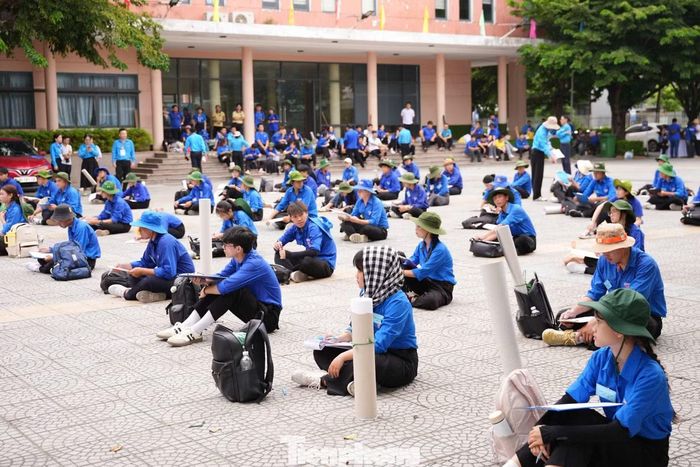 107 thủ lĩnh thanh niên tranh tài ở 4 vòng thi với 17 môn thi.