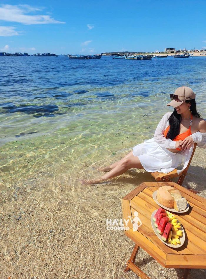 Khu vực bãi cát ven biển trở thành góc thư giãn, check-in lý tưởng