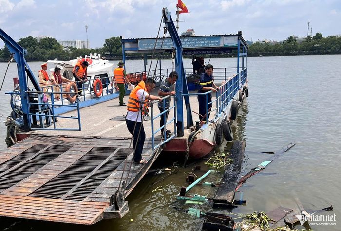 Lực lượng chức năng tiếp cận hiện trường để điều tra nguyên nhân vụ cháy. Ảnh: TK