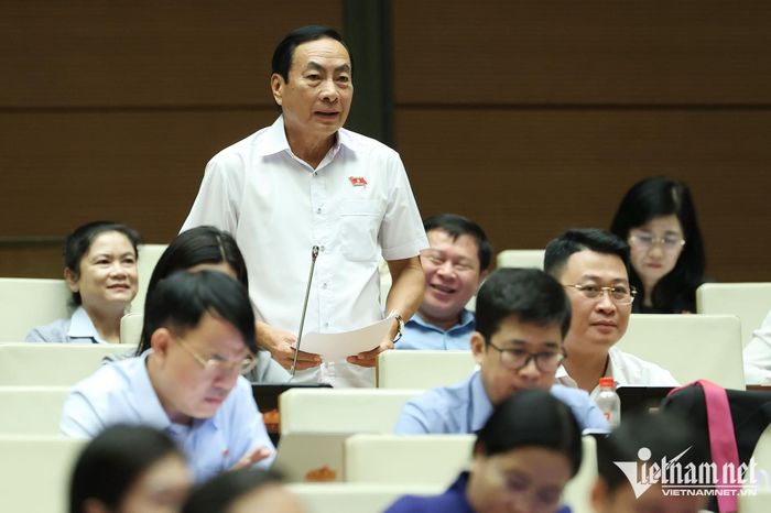 Đại biểu Phạm Văn Hòa