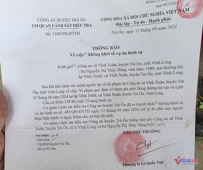 Quyết định không khởi tố vụ án hình sự với lý do "người thực hiện hành vi nguy hiểm cho xã hội đã chết" ký bởi Thượng tá Lê Quốc Việt - Phó trưởng Công an huyện, Phó Thủ trưởng Cơ quan CSĐT Công an huyện Trà Ôn cũ.