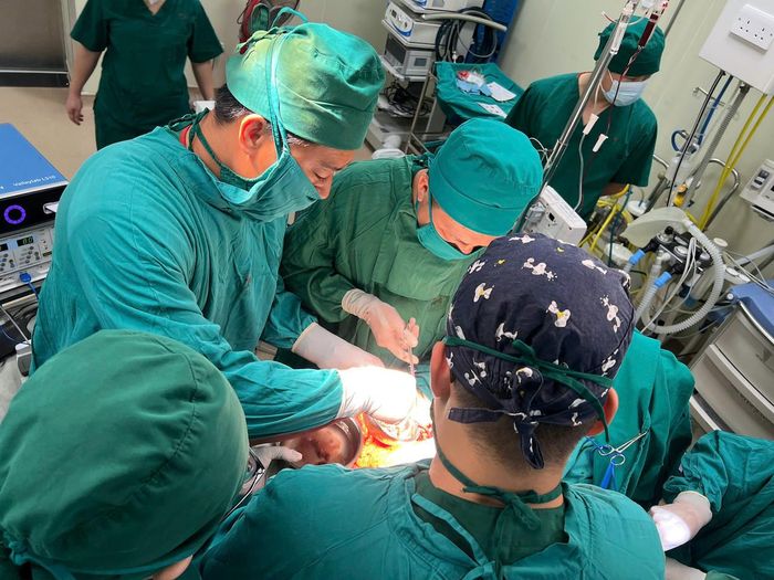 Bệnh nhân được đưa vào viện trong tình trạng nguy kịch. Ảnh: BVCC