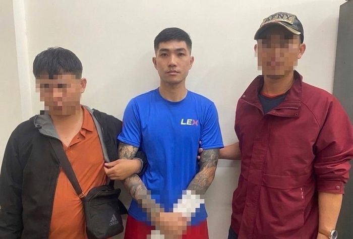 Lực lượng Công an tỉnh Lâm Đồng bắt giữ đối tượng bị truy nã. Ảnh: CA.
