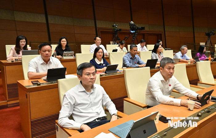 Đoàn ĐBQH tỉnh Nghệ An dự kỳ họp. Ảnh: Viết Chung