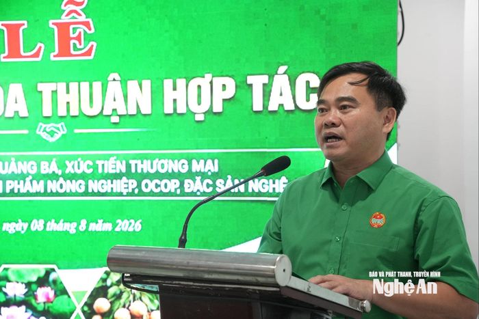 Đồng chí Nguyễn Viết Hùng - Ủy viên Ban Chấp hành Đảng bộ tỉnh, Phó Chủ tịch Ủy ban Mặt trận Tổ quốc tỉnh, Chủ tịch Hội Nông dân tỉnh phát biểu tại buổi ký kết. Ảnh: Thúy Vinh