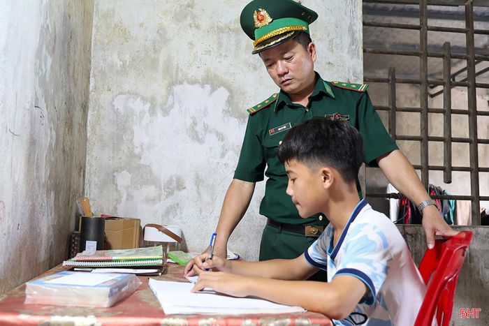 Sự quan tâm, hỗ trợ của CBCS Biên phòng Cửa khẩu cảng Vũng Áng - Sơn Dương tiếp thêm động lực để các em hoàn cảnh khó khăn nỗ lực vươn lên.