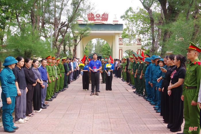 Các phần mộ liệt sĩ sau khi quy tập được an táng theo đúng nghi thức, phong tục, bảo đảm trang nghiêm.