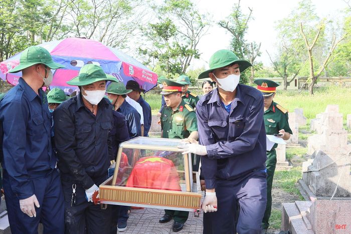 Công tác khai quật, lấy mẫu, số hóa thông tin hài cốt liệt sĩ được các lực lượng thực hiện chặt chẽ.