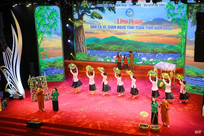 Tiết mục "Toàn Lưu trái ngọt nên duyên" của CLB Dân ca Ví, Giặm xã Toàn Lưu.