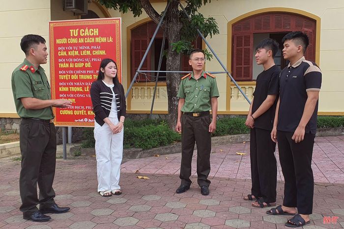 Lực lượng Công an Hà Tĩnh đã đẩy mạnh tuyên truyền, định hướng và tạo điều kiện để thanh niên yên tâm lên đường.