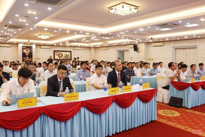 Các đại biểu tham dự hội nghị.