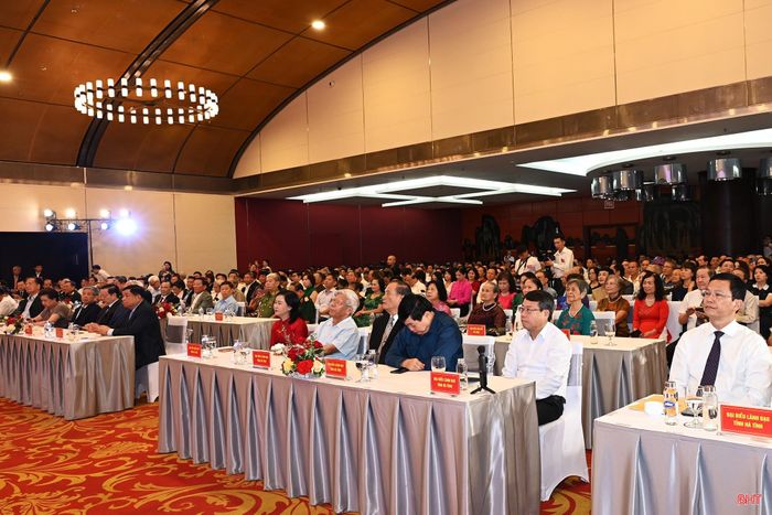 Đại biểu dự chương trình gặp mặt.