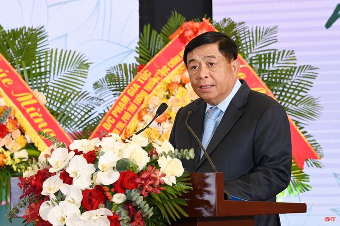 Ông Nguyễn Chí Dũng - Chủ tịch Hội đồng hương Hà Tĩnh tại Hà Nội trình bày diễn văn khai mạc.