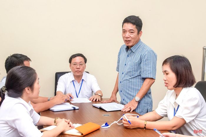 Những góp ý của người dân và đồng nghiệp luôn được anh ghi chép cẩn thận để hoàn thiện