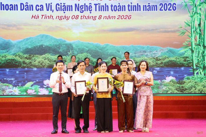 Giải ba thuộc về 3 câu lạc bộ dân ca Ví, Giặm các xã: Nghi Xuân, Đồng Tiến và Kỳ Văn.