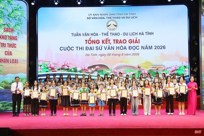 ...trao 16 giải nhì...
