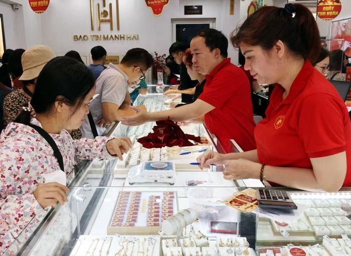 Vàng mất 54 triệu đồng/lượng sau hơn 4 tháng, người mua lỗ nặng. Ảnh minh họa. (Nguồn: TTXVN)