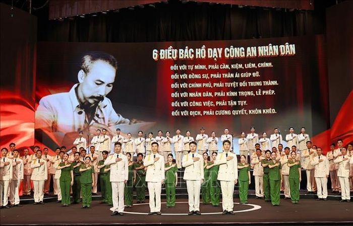 Chương trình nghệ thuật chào mừng lễ kỷ niệm. Ảnh: Doãn Tấn/TTXVN