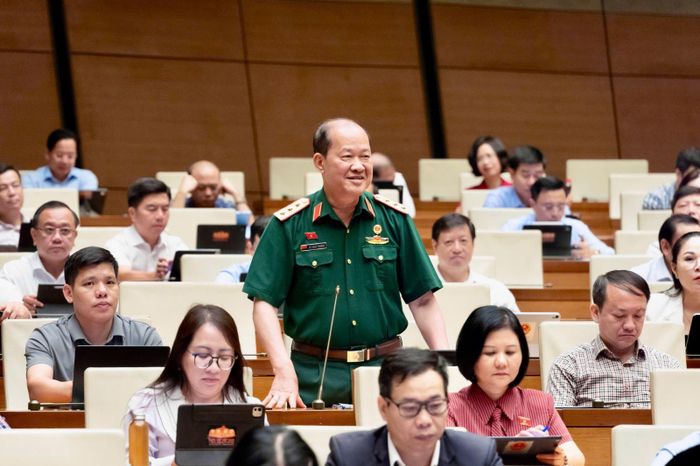 Thượng tướng Bế Xuân Trường, đại biểu Quốc hội tỉnh Cao Bằng phát biểu.