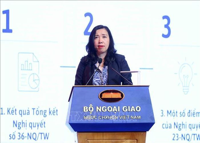 Ủy viên Ban Thường vụ Đảng ủy, Thứ trưởng Bộ Ngoại giao Lê Thị Thu Hằng phát biểu. Ảnh: An Đăng/TTXVN