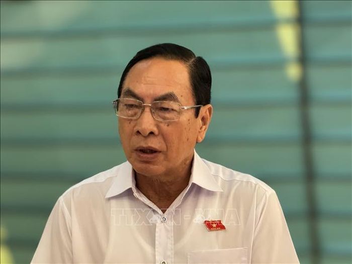Đại biểu Phạm Văn Hoà (Đồng Tháp) trả lời phỏng vấn. Ảnh: Hải Ngọc/TTXVN
