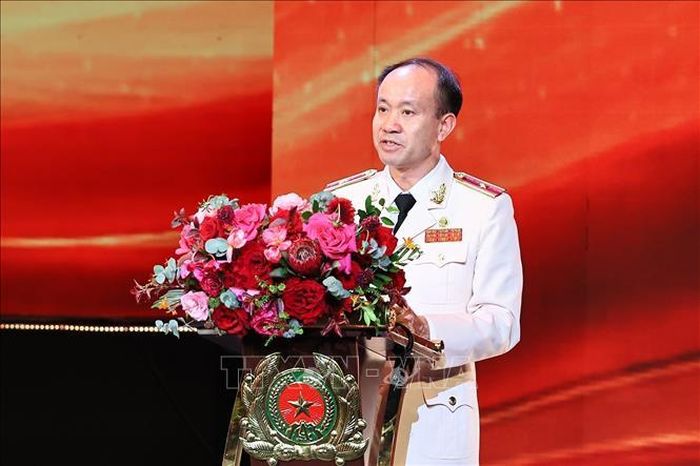 Thiếu tướng Nguyễn Quang Phương, Cục trưởng Cục Cảnh sát điều tra tội phạm về tham nhũng, kinh tế, buôn lậu (Bộ Công an) đọc diễn văn kỷ niệm. Ảnh: Doãn Tấn/TTXVN
