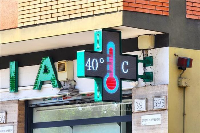 Những ngày qua nhiệt độ ban trưa tại thủ đô Rome (Italy) thường xuyên ở ngưỡng 40 độ C. Ảnh: Việt Hải/PV TTXVN tại Italy