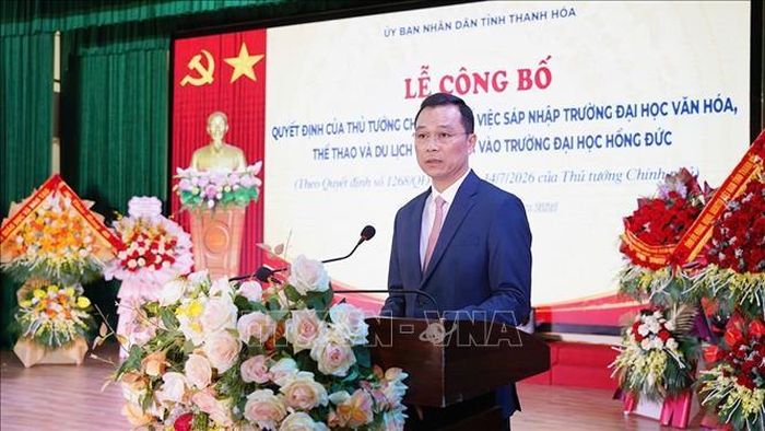Chủ tịch UBND tỉnh Thanh Hóa Tô Anh Dũng phát biểu tại buổi lễ.